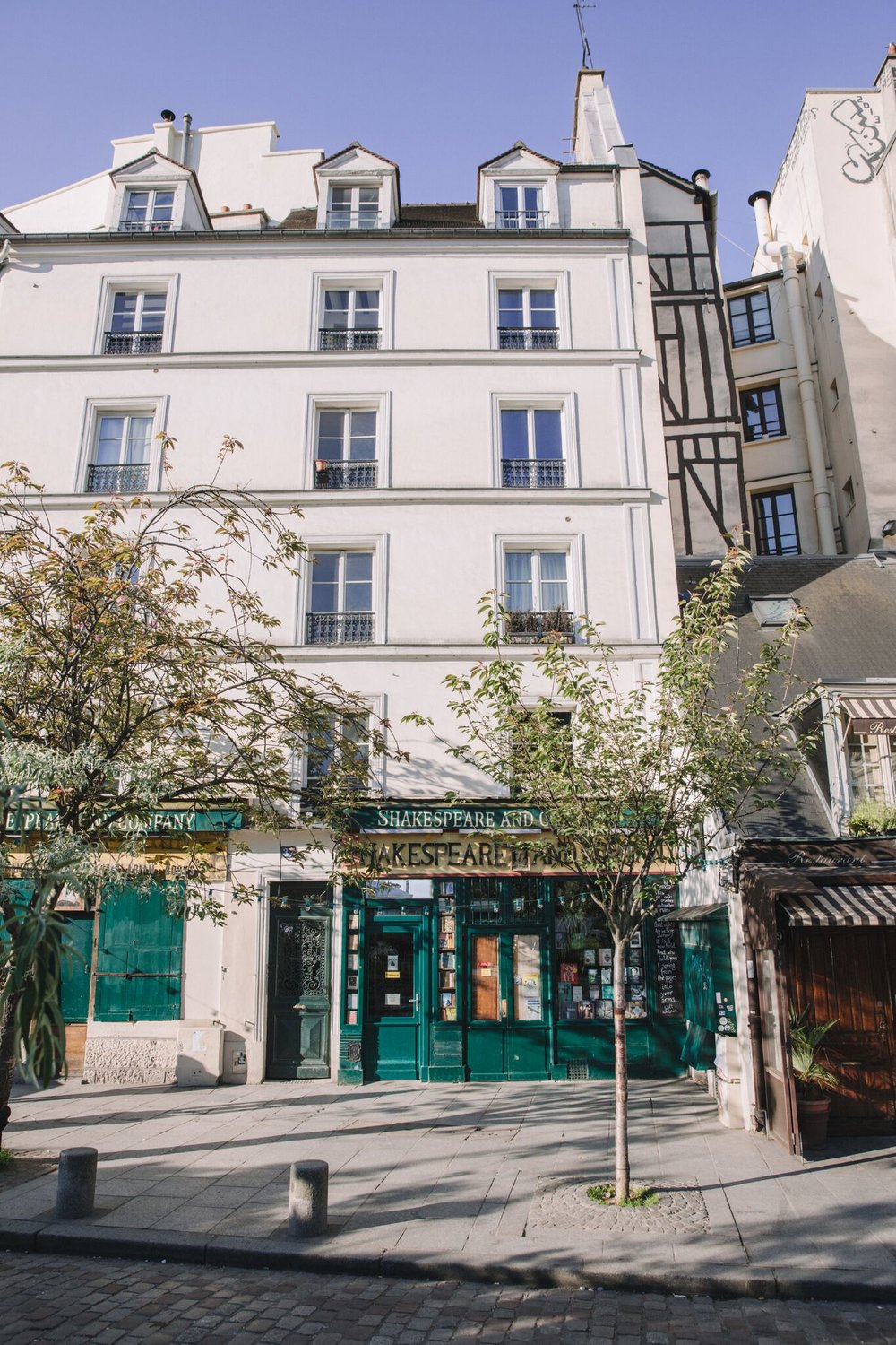Flytographer Olga in Paris
